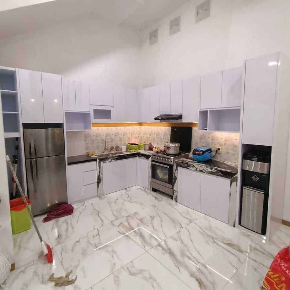 Kitchen Set Putih di Greenland Tidar Malang